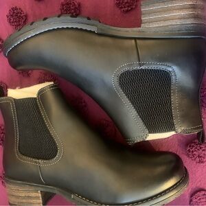 Eastland Black Leather Ankle Boots